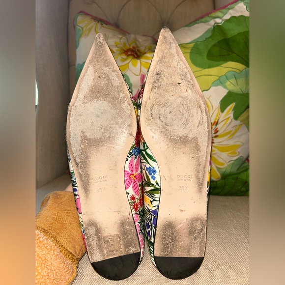 Gucci Floral Print Women's Shoes with Silver Accent - Picture 6 of 6